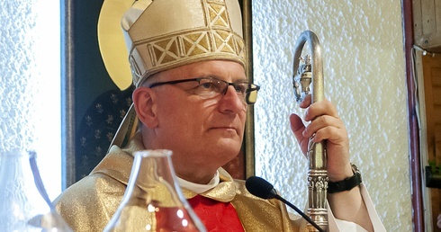 Bp Zadarko: Po co droga, która nie prowadzi do kościoła?