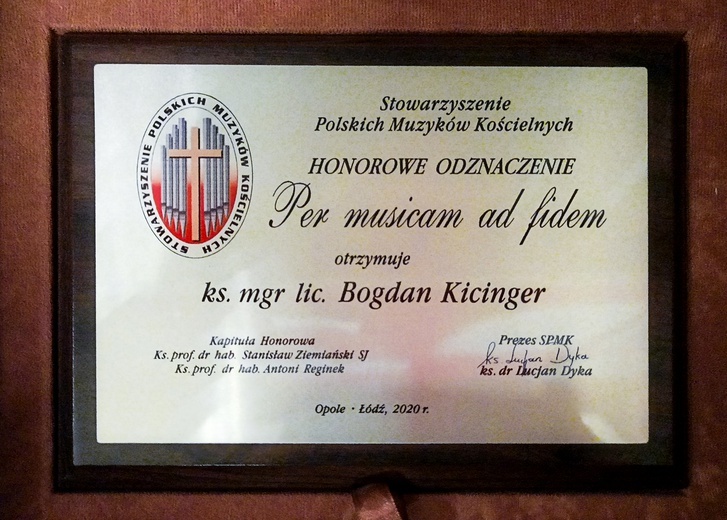 Ks. Bogdan Kicinger z medalem "Per musicam ad fidem"