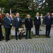 Apel przed Pomnikiem Katyńskim.