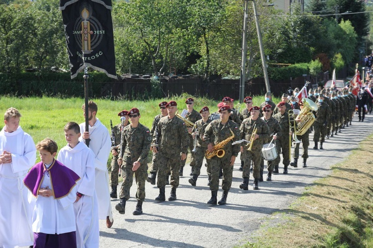 Pogrzeb ppor. Mieczysława Kozłowskiego - Żołnierza Niezłomnego - w Rzykach