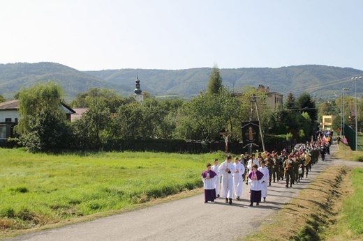 Pogrzeb ppor. Mieczysława Kozłowskiego - Żołnierza Niezłomnego - w Rzykach
