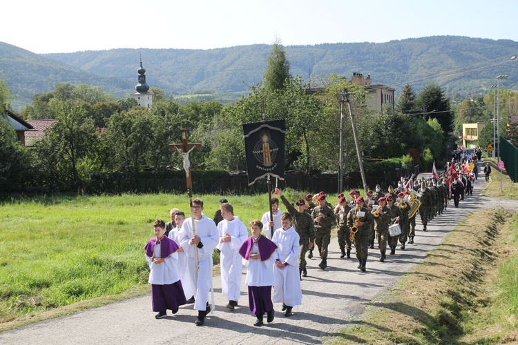 Pogrzeb ppor. Mieczysława Kozłowskiego - Żołnierza Niezłomnego - w Rzykach