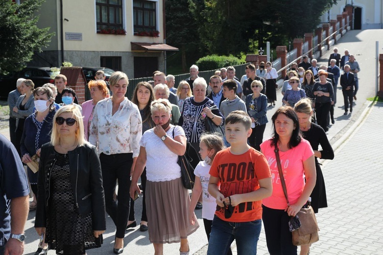 Pogrzeb ppor. Mieczysława Kozłowskiego - Żołnierza Niezłomnego - w Rzykach