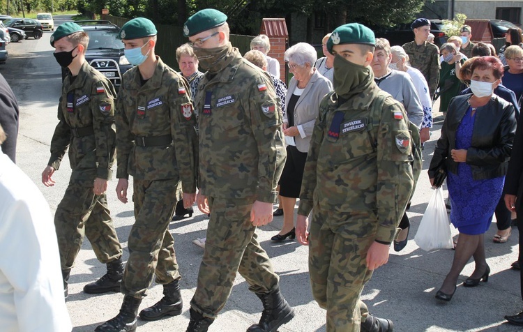 Pogrzeb ppor. Mieczysława Kozłowskiego - Żołnierza Niezłomnego - w Rzykach