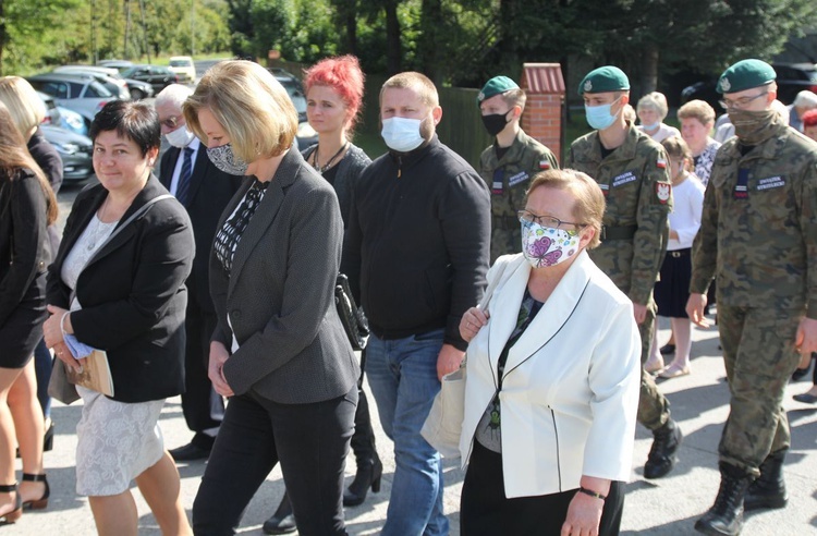 Pogrzeb ppor. Mieczysława Kozłowskiego - Żołnierza Niezłomnego - w Rzykach