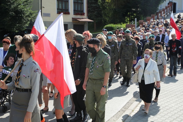 Pogrzeb ppor. Mieczysława Kozłowskiego - Żołnierza Niezłomnego - w Rzykach