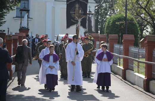 Pogrzeb ppor. Mieczysława Kozłowskiego - Żołnierza Niezłomnego - w Rzykach