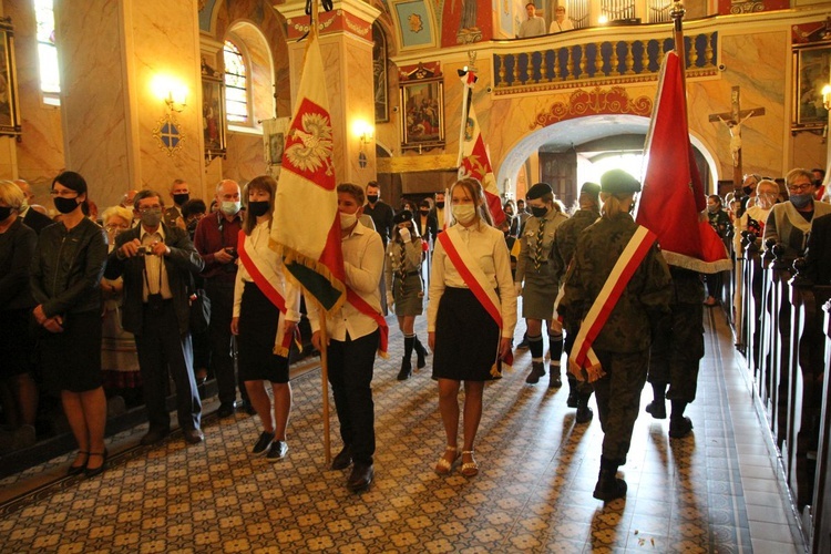 Pogrzeb ppor. Mieczysława Kozłowskiego - Żołnierza Niezłomnego - w Rzykach