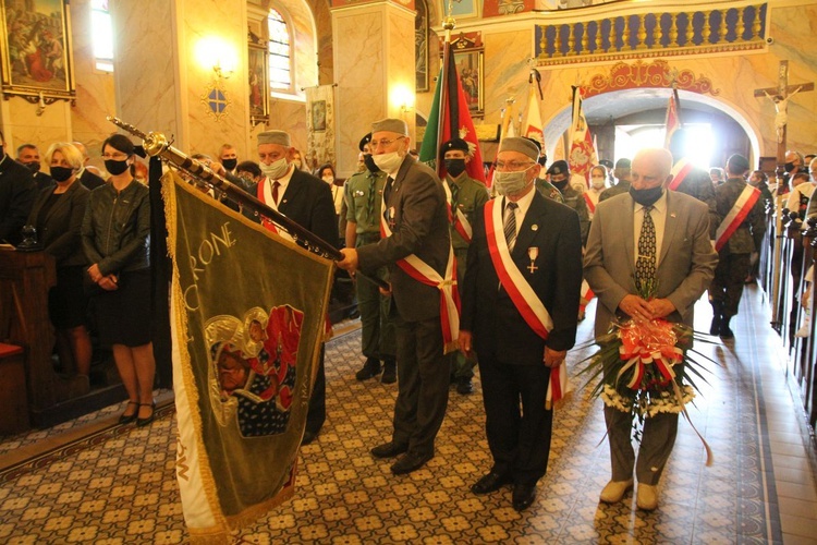 Pogrzeb ppor. Mieczysława Kozłowskiego - Żołnierza Niezłomnego - w Rzykach