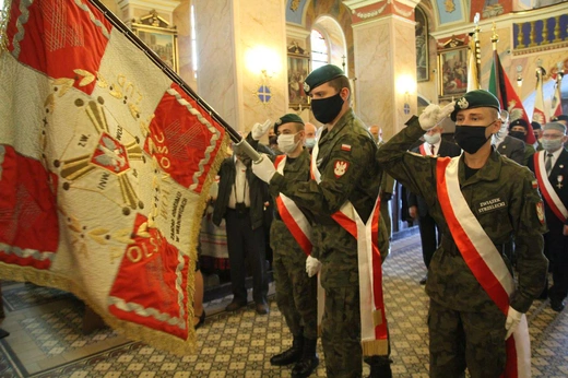 Pogrzeb ppor. Mieczysława Kozłowskiego - Żołnierza Niezłomnego - w Rzykach
