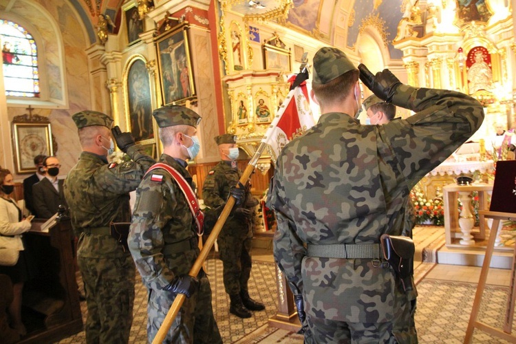 Pogrzeb ppor. Mieczysława Kozłowskiego - Żołnierza Niezłomnego - w Rzykach