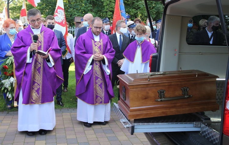 Pogrzeb ppor. Mieczysława Kozłowskiego - Żołnierza Niezłomnego - w Rzykach