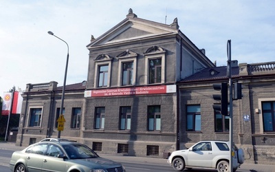 Siedziba Regionalnego Centrum Krwiodawstwa i Krwiolecznictwa znajduje się przy ul. Limanowskiego 42 w Radomiu.