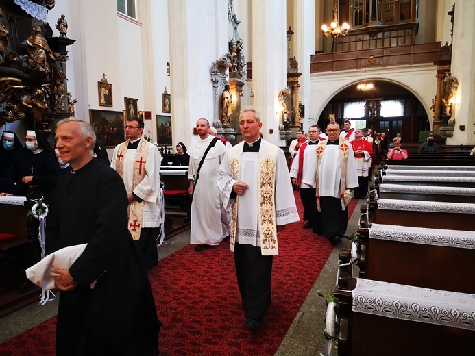 Procesja z relikwiami świętych ulicami Wrocławia