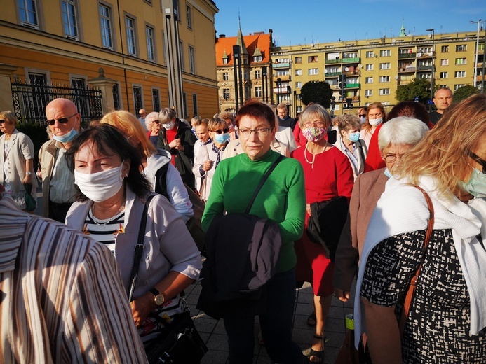 Procesja z relikwiami świętych ulicami Wrocławia