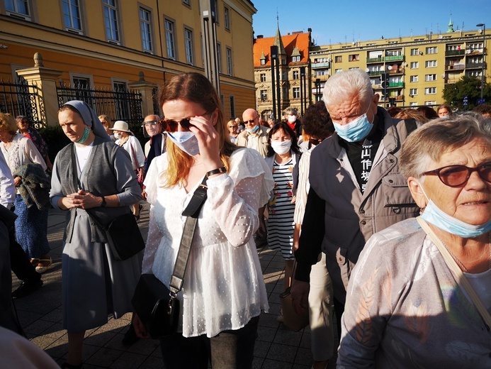 Procesja z relikwiami świętych ulicami Wrocławia