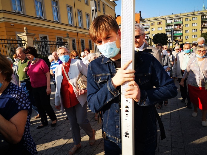 Procesja z relikwiami świętych ulicami Wrocławia