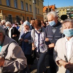 Procesja z relikwiami świętych ulicami Wrocławia