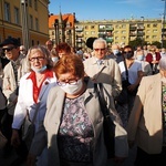 Procesja z relikwiami świętych ulicami Wrocławia