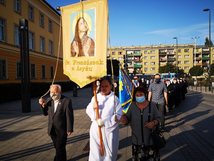 Procesja z relikwiami świętych ulicami Wrocławia