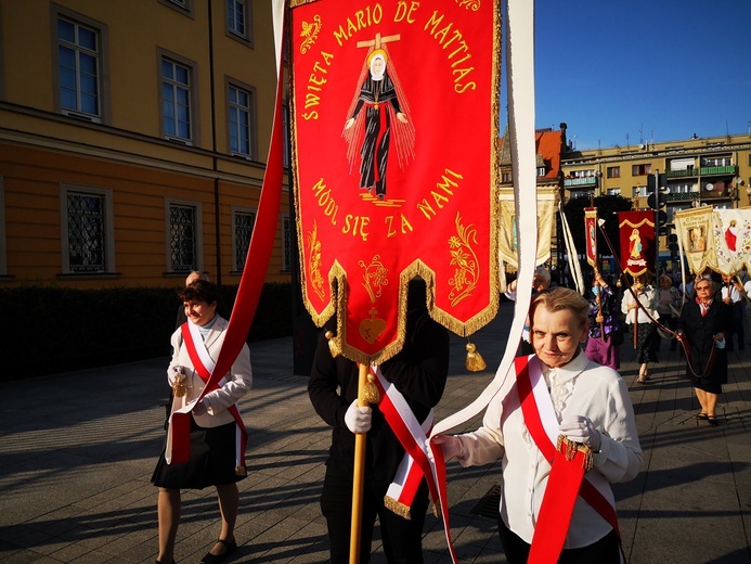 Procesja z relikwiami świętych ulicami Wrocławia