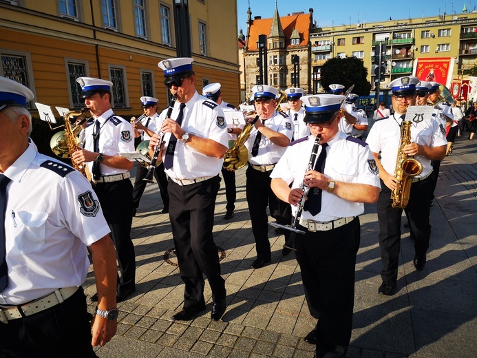 Procesja z relikwiami świętych ulicami Wrocławia