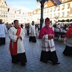 Procesja z relikwiami świętych ulicami Wrocławia