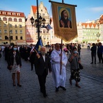 Procesja z relikwiami świętych ulicami Wrocławia