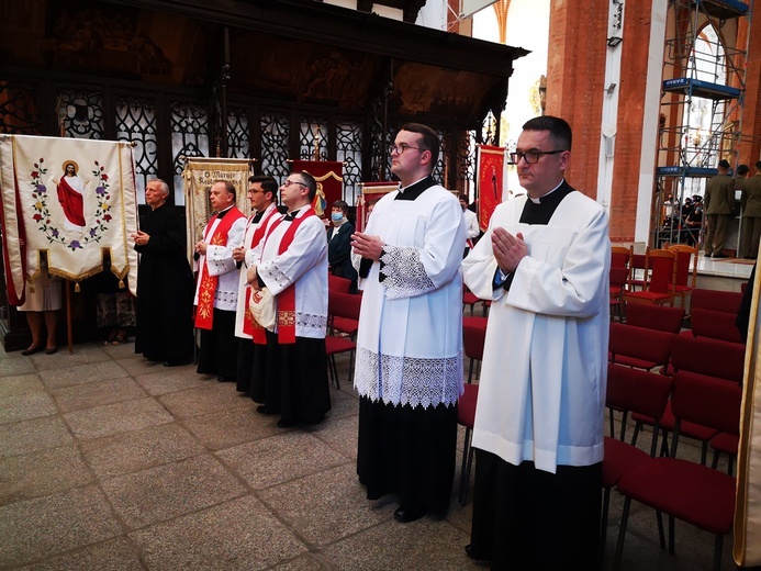 Procesja z relikwiami świętych ulicami Wrocławia