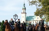 Konna procesja z kościoła w Ostropie