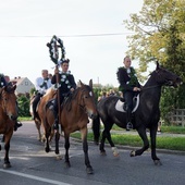 Konna procesja z kościoła w Ostropie