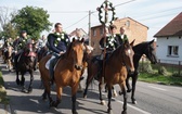 Konna procesja z kościoła w Ostropie