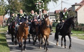 Konna procesja z kościoła w Ostropie