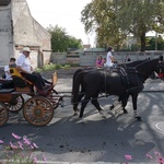 Konna procesja z kościoła w Ostropie