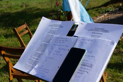 Msza św. pod XIX-wiecznym krzyżem na bielskim os. Langiewicza