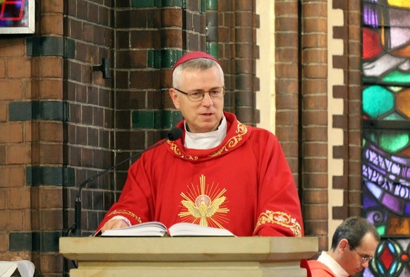 Uczeń, katecheta, a później biskup. Jak patrzy na nauczanie religii?