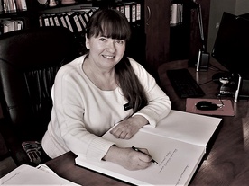 „Pełna miłości i wiary w drugiego człowieka. Zawsze uśmiechnięta i pomocna” – tak przyjaciele i wychowankowie opisują ukochaną nauczycielkę religii.