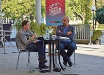 Odbywały się spotkania ze znawcami twórczości pisarza.