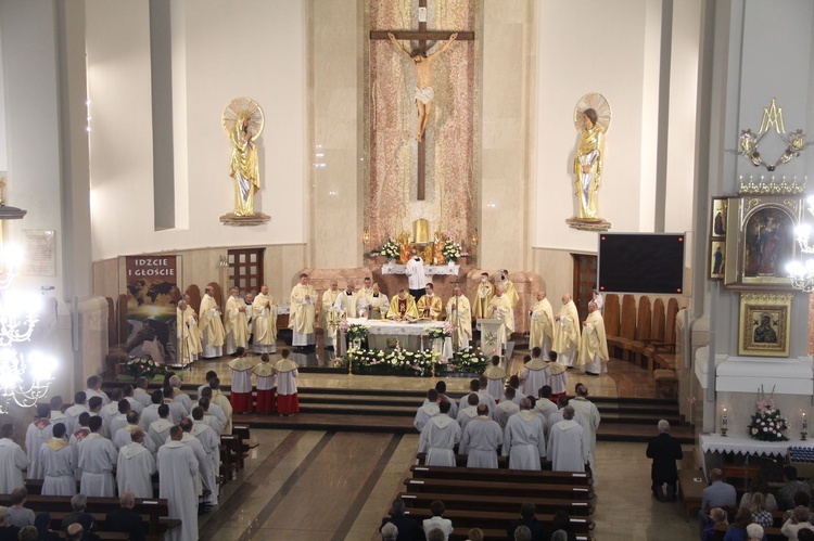 Dąbrowa Tarnowska. Posłanie misyjne ks. Pawła Dąbrowy