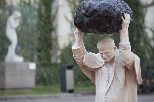 Papież jak mocarz. Z meteorytem nad głową