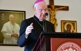 Biskup Ignacy w czasie wykładu z okazji Dni Duszpasterskich we Wrocławiu.