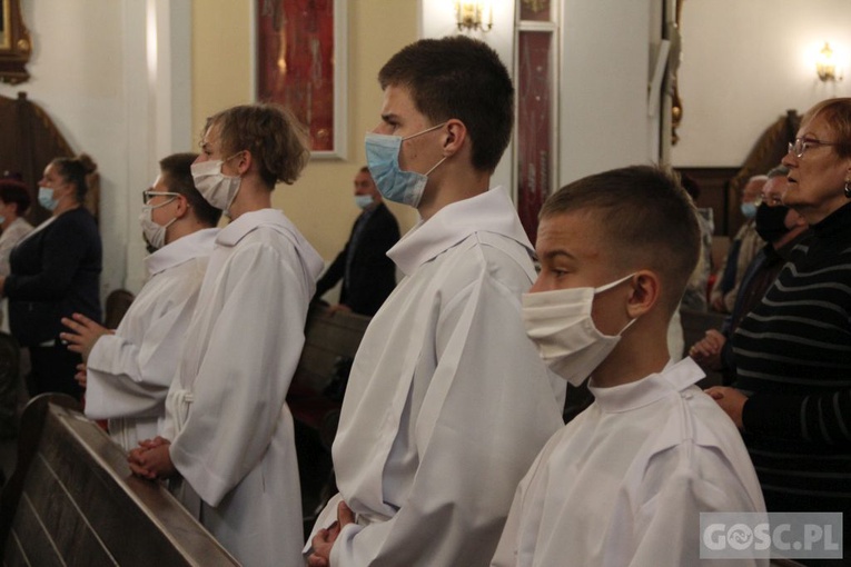 41 ministrantów w Rokitnie otrzymało błogosławieństwo do posługi lektora