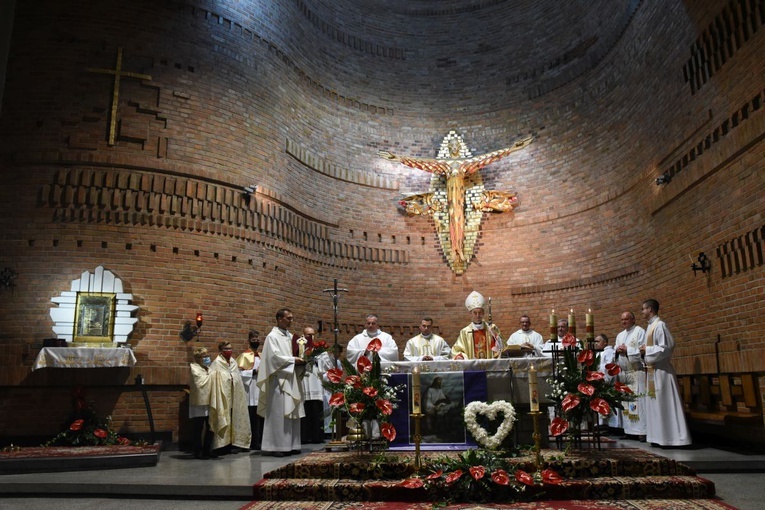 Pielgrzymka Straży Honorowej NSPJ do Biadolin