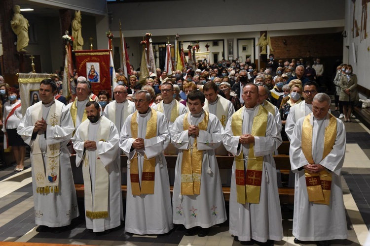 Pielgrzymka Straży Honorowej NSPJ do Biadolin