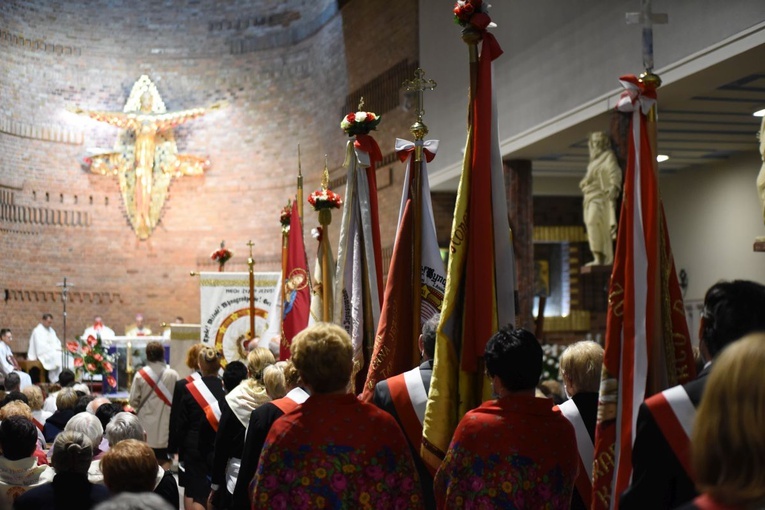 Pielgrzymka Straży Honorowej NSPJ do Biadolin