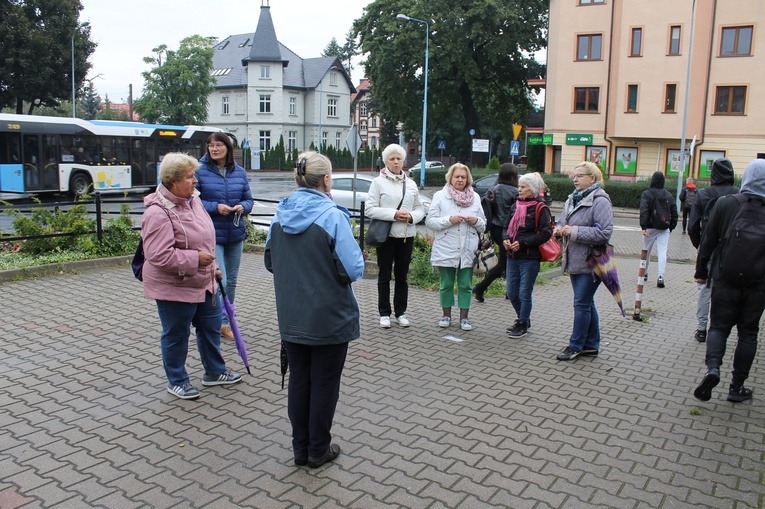 Koronka w pogodę i niepogodę