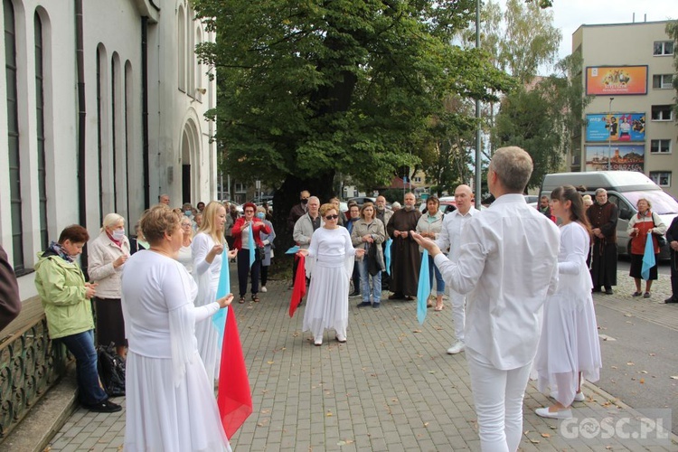 Gorzów Wlkp. Koronka na ulicach miast świata