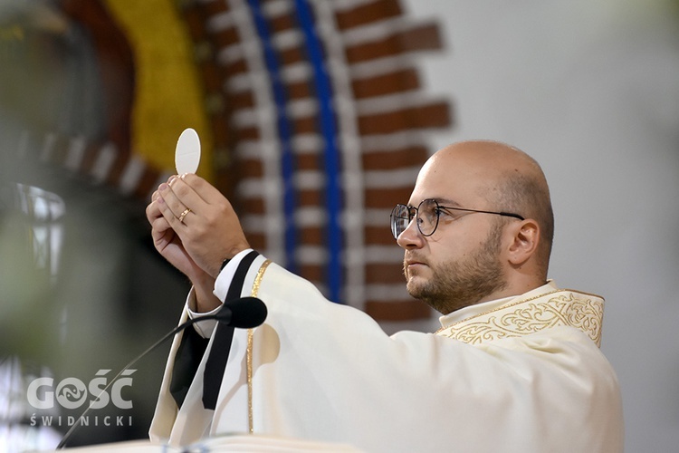 Msza św. prymicyjna o. Miłosza Mażewskiego w wałbrzyskiej kolegiacie