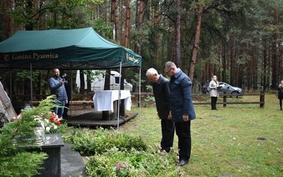 Kochany. Hołd zamordownym oddali reprezentani różnych środowisk.