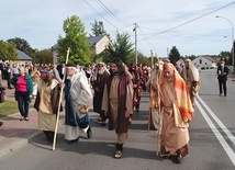 Jedno z sześciu miniprzedstawień.